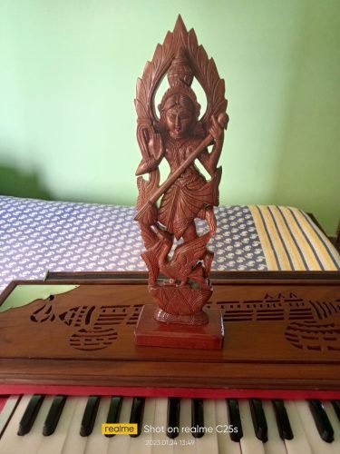 Maa Saraswati Standing Idol photo review